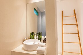 The Green Room Seminyak - Hostel