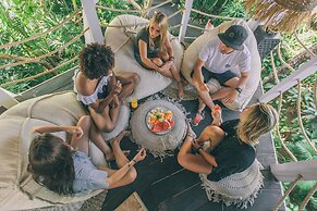 The Green Room Seminyak - Hostel