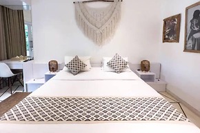 The Green Room Seminyak - Hostel