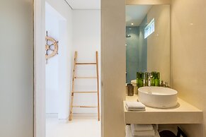 The Green Room Seminyak - Hostel