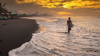 The Green Room Seminyak - Hostel