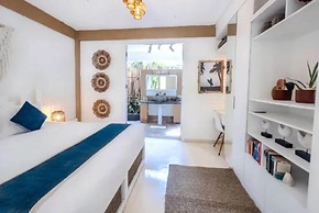 The Green Room Seminyak - Hostel