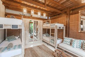 The Green Room Seminyak - Hostel