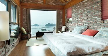 Tongyeong Geobukseon Hotel