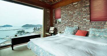 Tongyeong Geobukseon Hotel