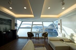 Tongyeong Geobukseon Hotel