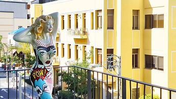 Exclusive 3BDR Near Rothschild TL40