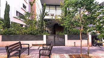 Exclusive 3BDR Near Rothschild TL40
