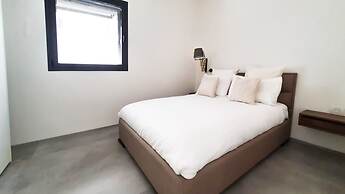 Exclusive 3BDR Near Rothschild TL40