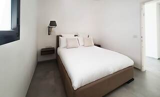 Exclusive 3BDR Near Rothschild TL40