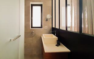 Exclusive 3BDR Near Rothschild TL40