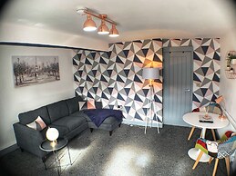 Grand Central Budget Modern Apartments