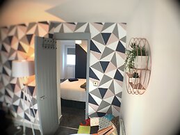 Grand Central Budget Modern Apartments