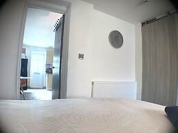 Grand Central Budget Modern Apartments