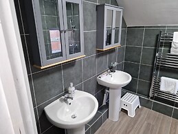 Birtley's Amethyst, 3 Bedroom Apt ,sleeps 6 Guest