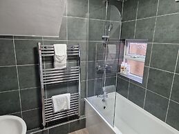 Birtley's Amethyst, 3 Bedroom Apt ,sleeps 6 Guest