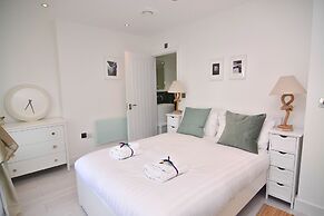 MACARENA WHARF Apartments