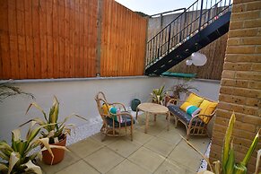 MACARENA WHARF Apartments