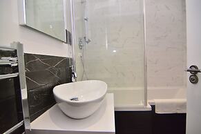 MACARENA WHARF Apartments