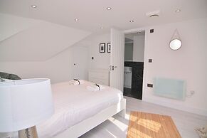 MACARENA WHARF Apartments