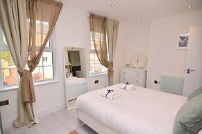 MACARENA WHARF Apartments