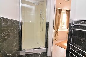 MACARENA WHARF Apartments