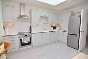 MACARENA WHARF Apartments