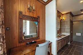 IBIZA Riverfront Da Nang Hotel Powered by ASTON