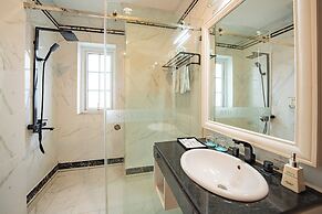 IBIZA Riverfront Da Nang Hotel Powered by ASTON