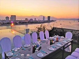 IBIZA Riverfront Da Nang Hotel Powered by ASTON