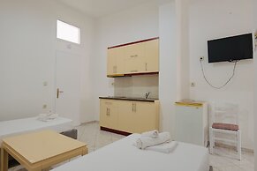 Apartments and Rooms Armanda