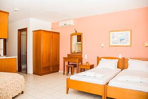 Villa Aphrodite Hotel Apartments Studios by Estia