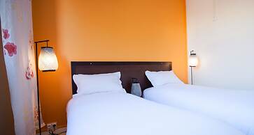 Moodz Hotel