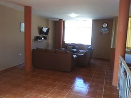 House El Canadiense