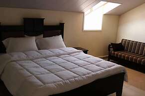 Pinewood Hotel