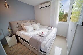 YalaRent Sunora 3BR APT - Families only