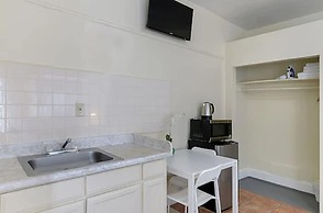 Pads on Pasadena Ave