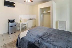 Pads on Pasadena Ave