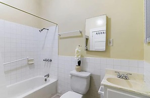 Pads on Pasadena Ave