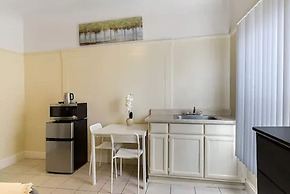 Pads on Pasadena Ave