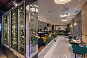 Silver Crown Hotel & Residence