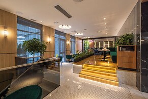 Silver Crown Hotel & Residence