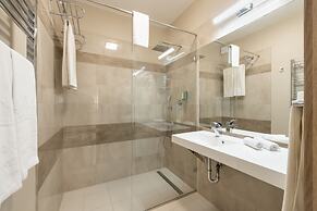 Silver Crown Hotel & Residence