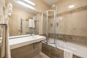 Silver Crown Hotel & Residence