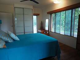 Silver Sands - A Unique Retro Beauty