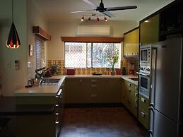 Silver Sands - A Unique Retro Beauty