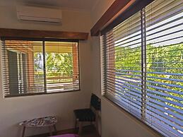 Silver Sands - A Unique Retro Beauty