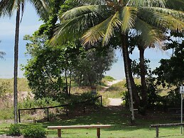 Silver Sands - A Unique Retro Beauty