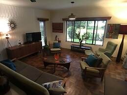 Silver Sands - A Unique Retro Beauty