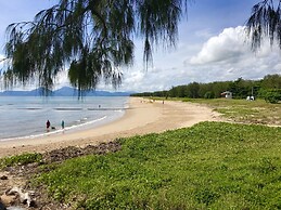 Silver Sands - A Unique Retro Beauty